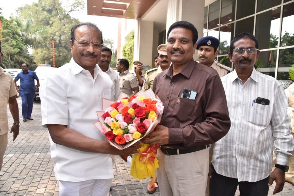 గవర్నర్‌కు ఘన స్వాగతం